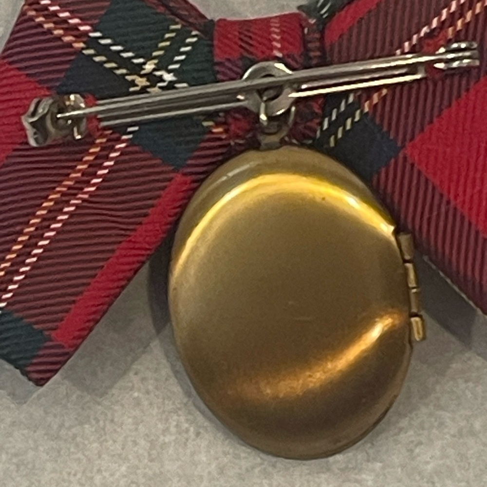 vintage Red Plaid Bow with Gold engraved Locket brooch - Picture 3 of 7